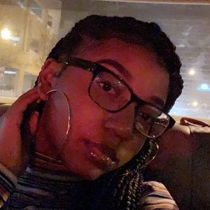 Meet your Posher, Layla